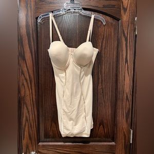 Maidenform Shapewear With Built In Bra & Anti-Static Shapewear Size 36D NWT